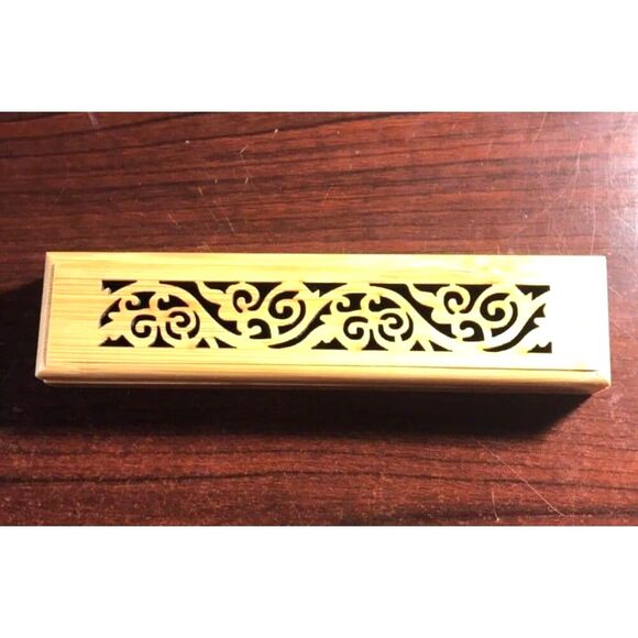Beautiful Bamboo Carved Box - Magnetic Closure - Picture 1 of 4